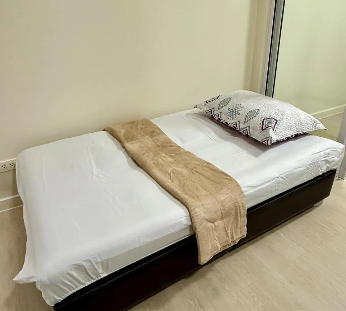 Verte Hideaway At Azure Residences - Urban Escape Manila Philippines