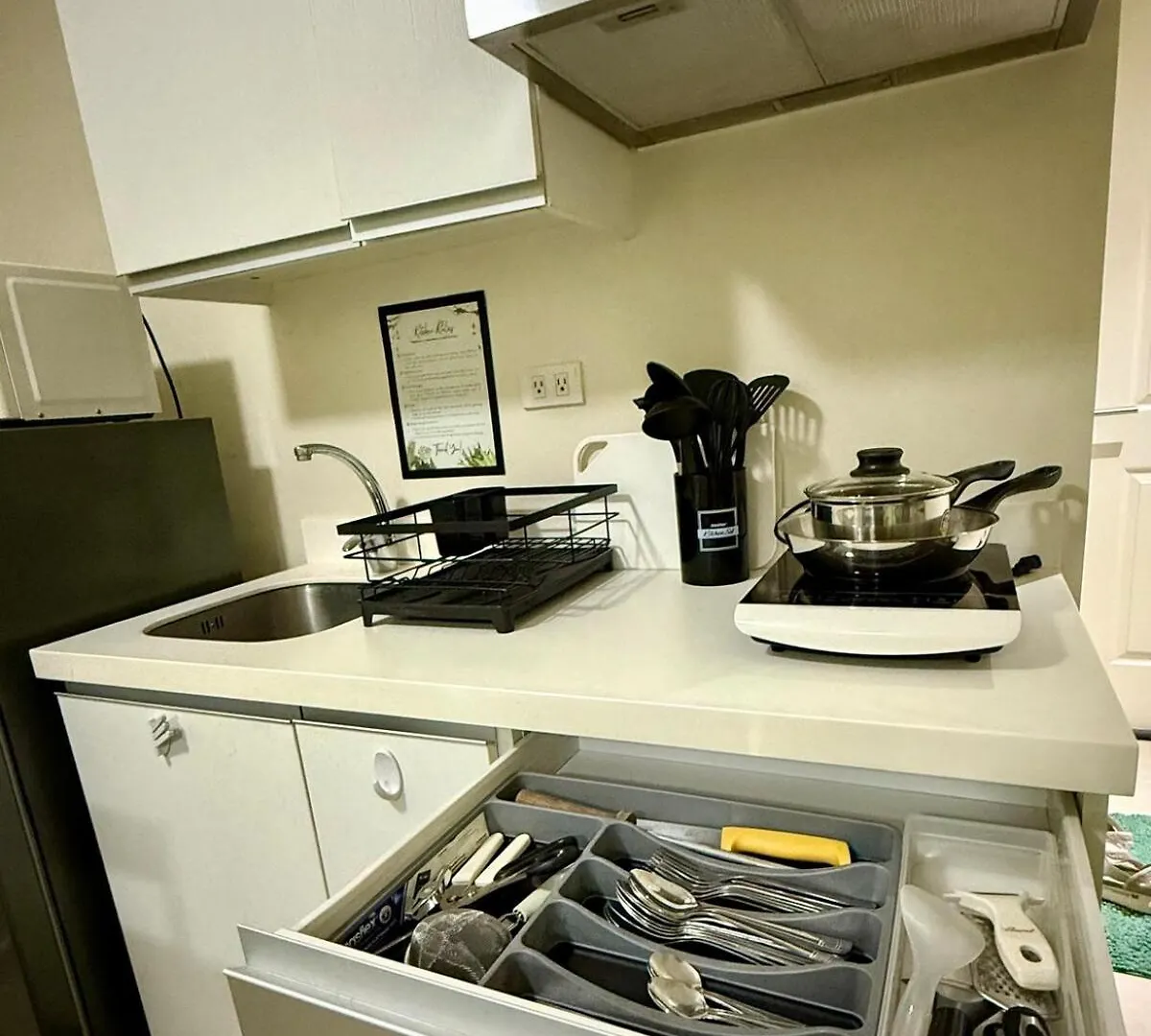 Verte Hideaway At Azure Residences - Urban Escape Manila Philippines