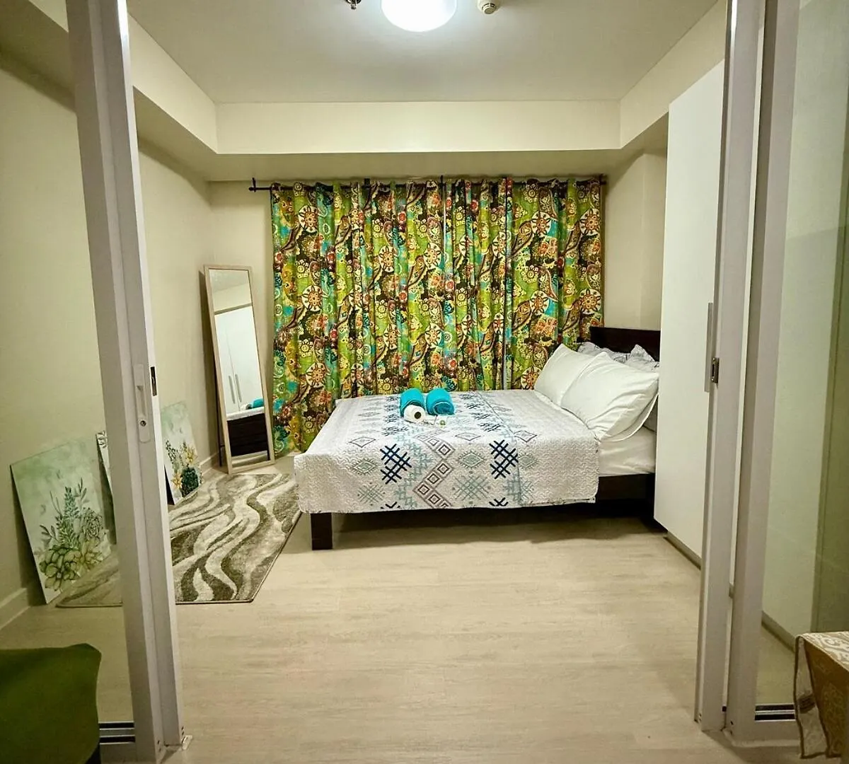 Verte Hideaway At Azure Residences - Urban Escape Manila Apartment