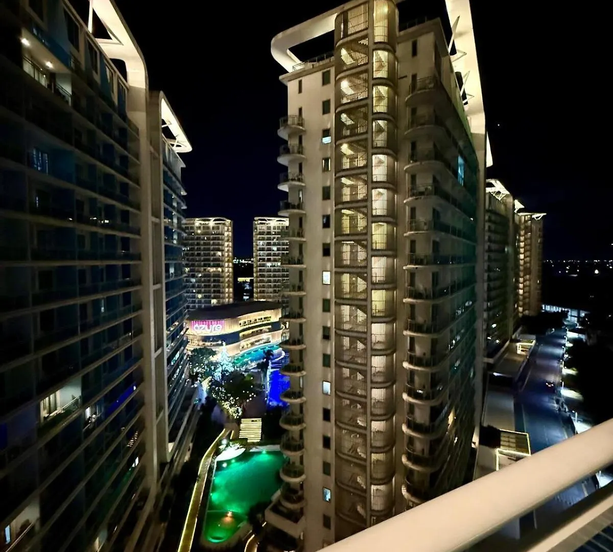 Apartment Verte Hideaway At Azure Residences - Urban Escape Manila Philippines