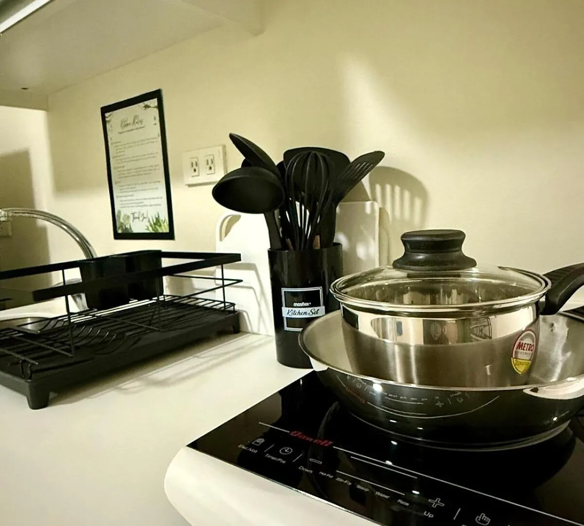 Verte Hideaway At Azure Residences - Urban Escape Manila