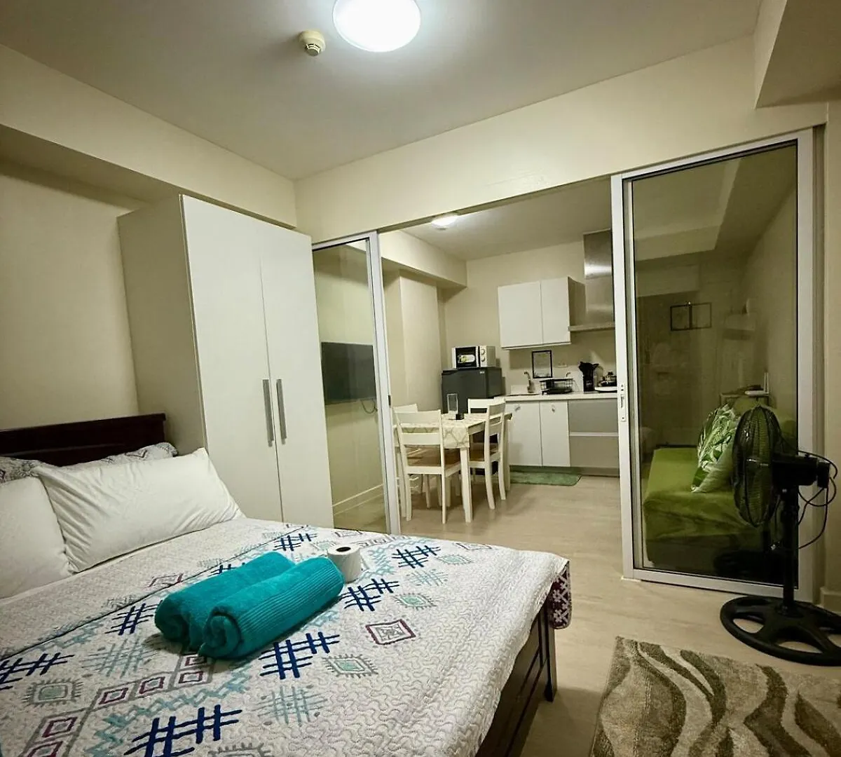 Apartment Verte Hideaway At Azure Residences - Urban Escape Manila