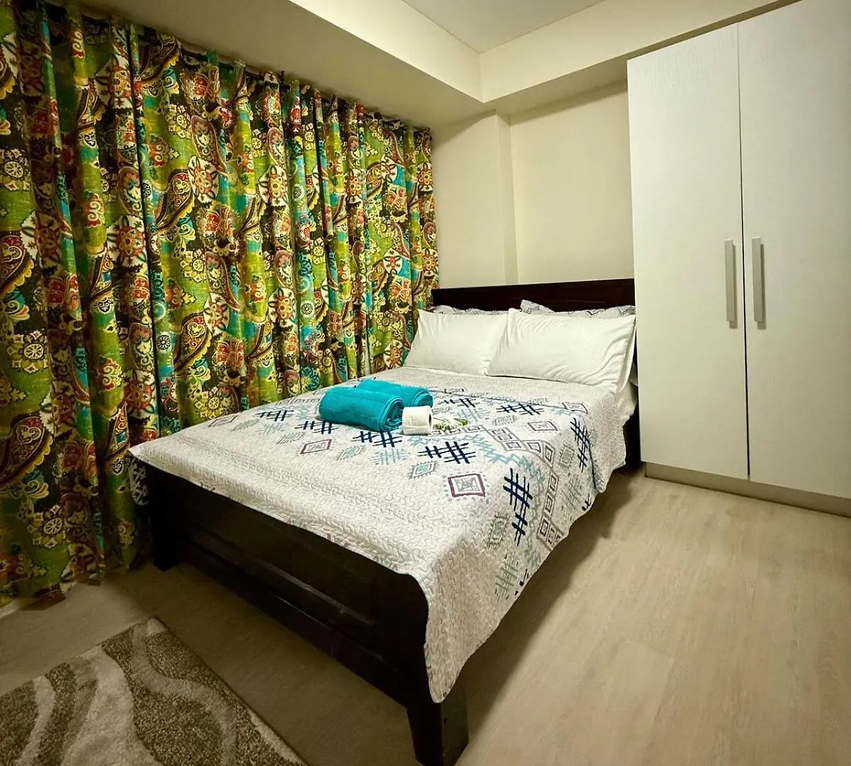 Verte Hideaway At Azure Residences - Urban Escape Manila Philippines